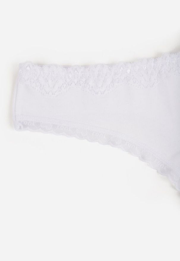 Renee - Białe Majtki Stringi z Bawełną z Koronką Aethimilia. Kolor: biały. Materiał: bawełna, koronka. Wzór: koronka