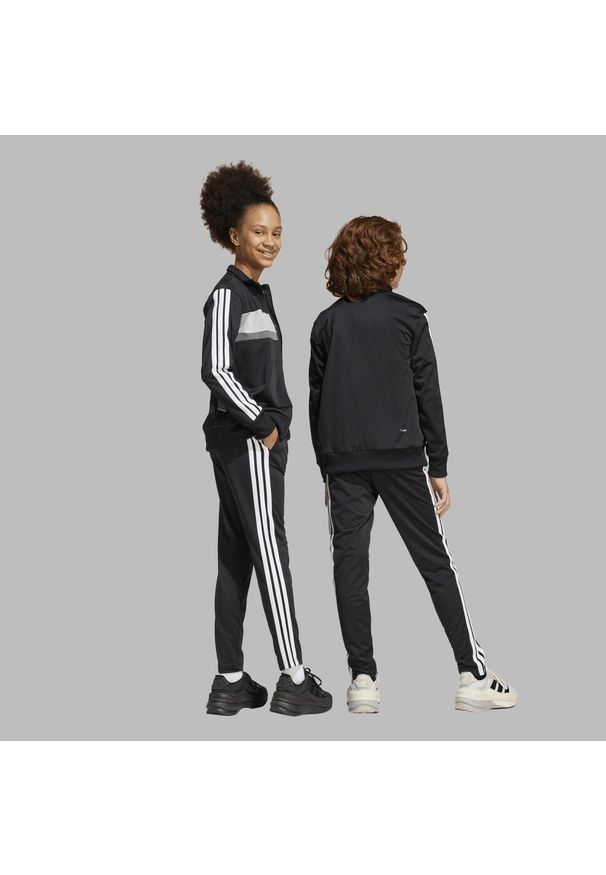 Adidas - Dres dziecięcy ADIDAS Tibeiro. Okazja: na uczelnię. Kolor: czarny, biały, wielokolorowy. Materiał: dresówka. Styl: sportowy, elegancki