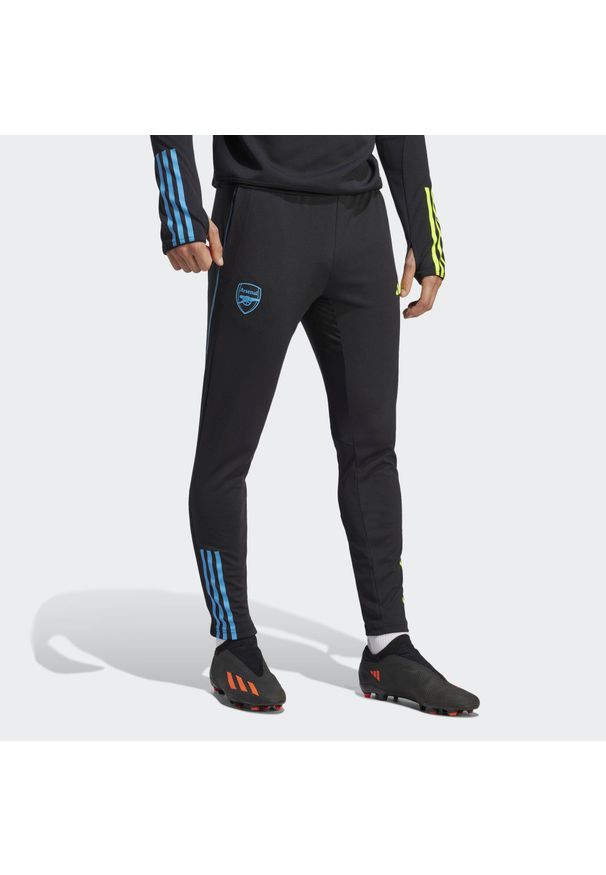 Spodnie do piłki nożnej męskie Adidas Arsenal Tiro 23 Training. Kolor: czarny. Materiał: materiał, dresówka. Sport: fitness