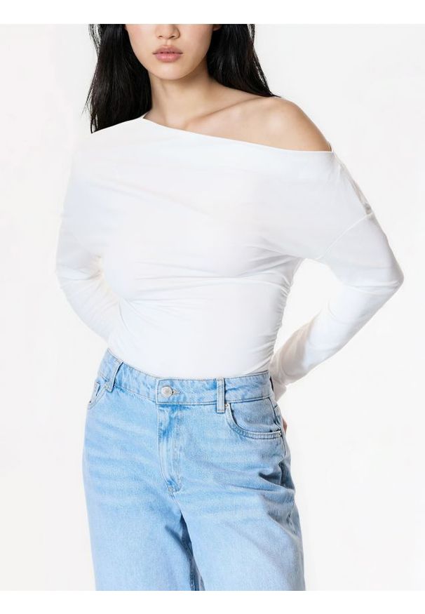 Reserved - Bluzka z modalem - złamana biel. Materiał: dzianina