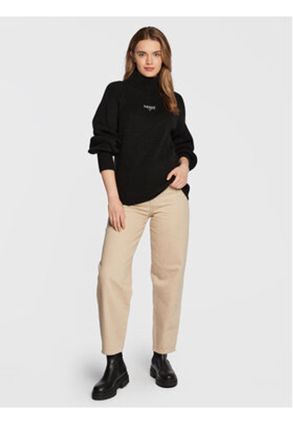 Tommy Jeans Golf Lofty DW0DW14257 Czarny Relaxed Fit. Typ kołnierza: golf. Kolor: czarny. Materiał: syntetyk