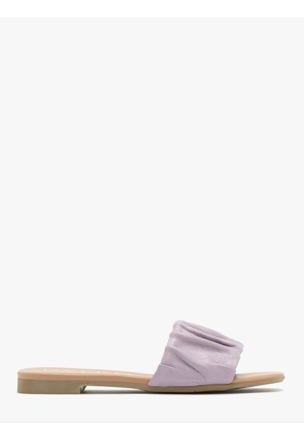 Ryłko - Liliowe klapki z marszczoną cholewką KAJA. Kolor: fioletowy. Materiał: skóra