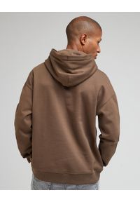 Lee - LEE GRAPHIC HOODIE MĘSKA BLUZA Z KAPTUREM TRUFFLE 112342476 LM11015540. Typ kołnierza: kaptur