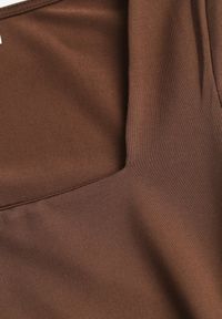 Born2be - Brązowa Bluzka z Wiskozą z Długim Rękawem i Kwadratowym Dekoltem Alexusi. Okazja: na co dzień, do pracy. Typ kołnierza: dekolt kwadratowy. Kolor: brązowy. Materiał: dzianina, wiskoza. Długość rękawa: długi rękaw. Długość: długie. Wzór: gładki. Styl: casual, klasyczny, elegancki #4