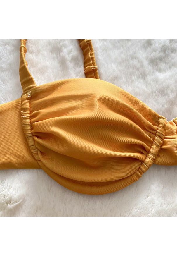 Intica - Bikini z marszczeniem elastyczne na plażę i basen Slavejka. Kolor: złoty. Materiał: materiał, tkanina