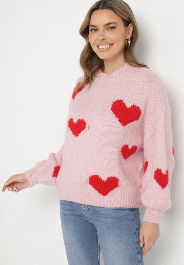 Born2be - Różowy Sweter z Wełną Wiskozą i Motywem Serc Lisaviena. Okazja: na co dzień. Kolor: różowy. Materiał: wiskoza, wełna. Sezon: jesień. Styl: casual