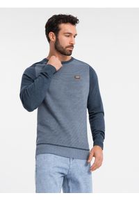 Ombre Clothing - Bawełniany męski sweter z naszywką i raglanowymi rękawami – granatowy V1 - Rozmiar: XL. Okazja: na co dzień. Kolor: niebieski. Materiał: bawełna. Długość rękawa: raglanowy rękaw. Wzór: aplikacja. Styl: casual #4