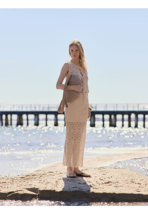 Reserved - Ażurowa spódnica maxi - kremowy. Kolor: kremowy. Materiał: bawełna, dzianina. Wzór: ażurowy