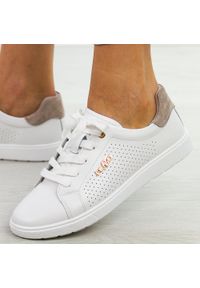 Białe skórzane półbuty damskie Filippo Dp6738/26. Okazja: na spacer, na co dzień. Zapięcie: sznurówki. Kolor: biały. Materiał: skóra. Sezon: wiosna, lato. Styl: casual, elegancki, klasyczny #1