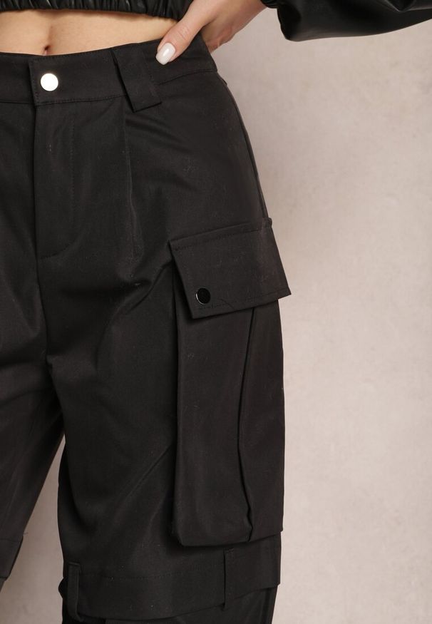 Renee - Czarne Szerokie Spodnie High Waist w Stylu Cargo Vomisal. Stan: podwyższony. Kolor: czarny. Materiał: tkanina. Sezon: zima