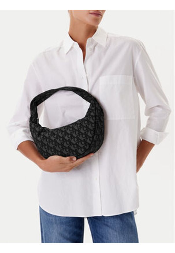Calvin Klein Torebka Ckj Monogram Pinched Medium Shou LV04F3206G Czarny. Kolor: czarny