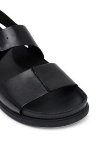 Clarks Sandały Torford Strap 26180896 Czarny. Kolor: czarny. Materiał: skóra