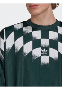 Adidas - adidas Longsleeve Rekive Graphic HK7330 Zielony Loose Fit. Kolor: zielony. Materiał: syntetyk. Długość rękawa: długi rękaw #6