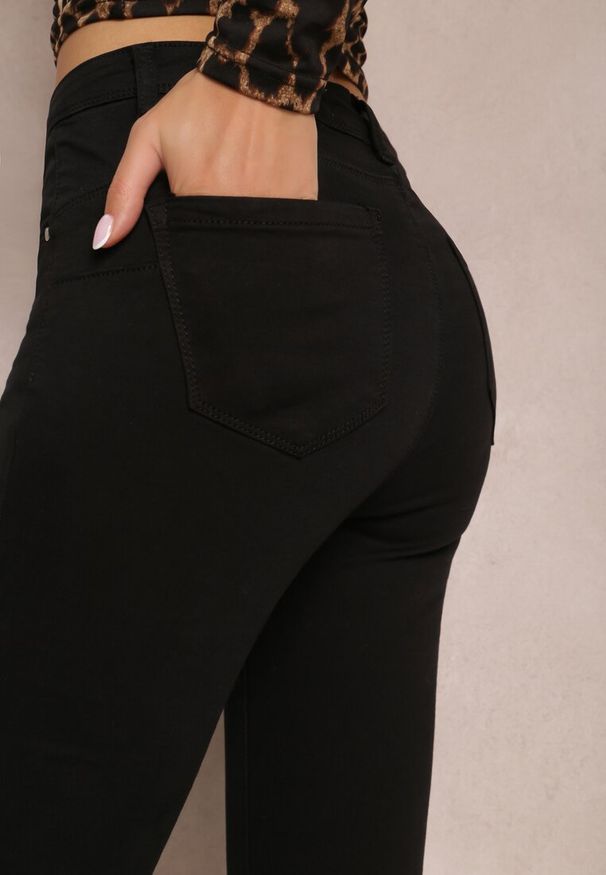 Renee - Czarne Spodnie Skinny Tenyrea. Kolor: czarny. Materiał: jeans. Długość: długie. Wzór: aplikacja. Styl: klasyczny