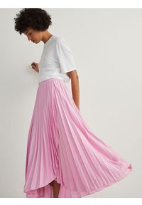 Reserved - Plisowana spódnica midi - pastelowy róż. Kolor: różowy. Materiał: dzianina