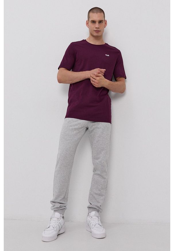 Fila - T-shirt bawełniany. Okazja: na co dzień. Kolor: fioletowy. Materiał: bawełna. Wzór: gładki, aplikacja. Styl: casual