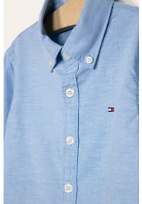 TOMMY HILFIGER - Tommy Hilfiger - Koszula dziecięca 86-176 cm. Typ kołnierza: button down. Kolor: niebieski. Materiał: tkanina, bawełna, elastan. Długość: długie. Wzór: gładki. Styl: elegancki #3