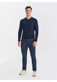 Pako Lorente - PAKO LORENTE - ranatowy sweter męski v-neck. Okazja: na co dzień. Kolor: niebieski, czerwony. Materiał: nylon, wiskoza. Sezon: jesień. Styl: casual #7
