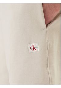 Calvin Klein Jeans Szorty sportowe LV04RF282G Écru Regular Fit. Materiał: bawełna. Styl: sportowy #5