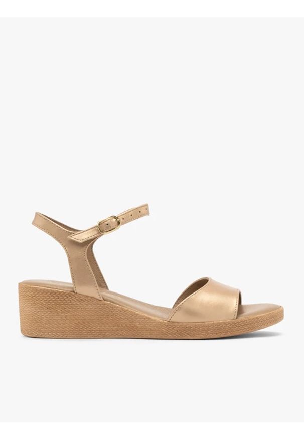 Ryłko - Złote sandały na niskiej platformie. Kolor: złoty. Materiał: skóra. Obcas: na platformie. Styl: street