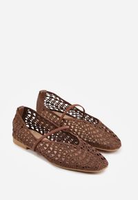 Renee - Brązowe Balerinki Mary Jane z Ażurową Cholewką Imitującą Plecionkę Timina. Zapięcie: bez zapięcia. Kolor: brązowy. Szerokość cholewki: normalna. Wzór: ażurowy. Sezon: wiosna. Styl: boho #5