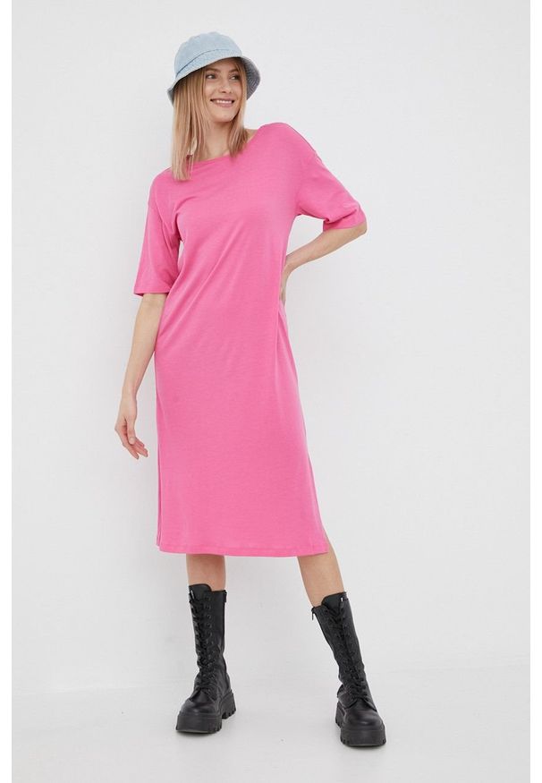 Noisy may - Noisy May sukienka kolor różowy mini oversize. Kolor: różowy. Materiał: dzianina. Długość rękawa: krótki rękaw. Wzór: gładki. Typ sukienki: oversize. Długość: mini