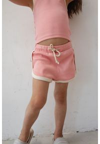 Marsala - MINI spodenki z beżowym obszyciem w kolorze PASTEL PINK - DALTON-128-134 (8-9). Kolor: różowy. Materiał: guma, elastan, dzianina, prążkowany, bawełna. Wzór: gładki #1