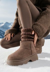 Born2be - Brązowe Wsuwane Śniegowce z Imitacji Zamszu na Grubej Podeszwie Zenore. Okazja: na co dzień. Zapięcie: bez zapięcia. Kolor: brązowy. Materiał: zamsz. Sezon: zima, jesień. Styl: casual #1