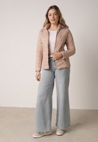 Born2be - Beżowa Przejściowa Kurtka Pikowana z Odpinanym Kapturem Edrelith. Okazja: na co dzień. Kolor: beżowy. Materiał: jeans, nylon. Styl: casual #5