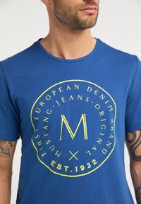 Mustang - T-SHIRT MĘSKI MUSTANG Alex C Print LIMOGES 1009020 5235. Wzór: nadruk #8
