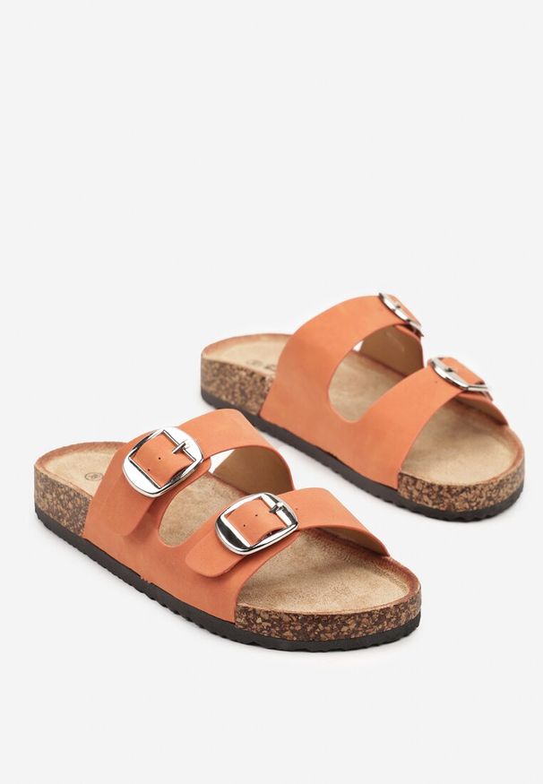 Born2be - Pomarańczowe Klapki Z Dwoma Klamrami Efaneltia. Kolor: pomarańczowy. Sezon: lato. Styl: elegancki