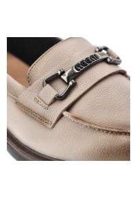 Mokasyny damskie Vinceza, skóra naturalna wsuwany fason klasyczne loafersy ozdobny detal metalowy niski stabilny obcas solidna podeszwa, beżowa, 3998. Okazja: na co dzień, do pracy, na spotkanie biznesowe. Kolor: beżowy. Materiał: skóra. Obcas: na obcasie. Styl: klasyczny. Wysokość obcasa: średni #4