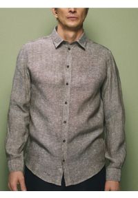 Reserved - Lniana koszula slim fit - brązowy. Kolor: brązowy. Materiał: len #1