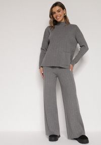 Born2be - Szary Sweterkowy Komplet Sweter z Półgolfem i Szerokie Spodnie Alatusa. Kolor: szary. Materiał: jeans #1