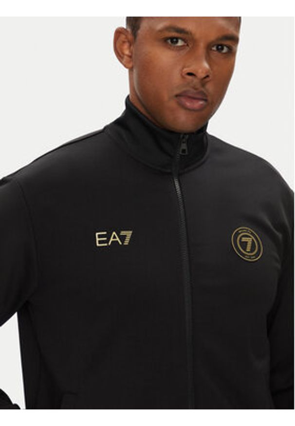 EA7 Emporio Armani Dres 7M000554 AF13526 UC001 Czarny Regular Fit. Kolor: czarny. Materiał: syntetyk