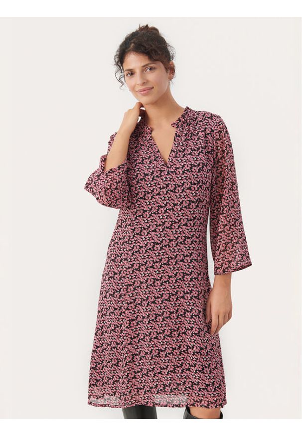 Part Two Sukienka codzienna Devira 30308131 Różowy Regular Fit. Okazja: na co dzień. Kolor: różowy. Materiał: wiskoza. Typ sukienki: proste. Styl: casual