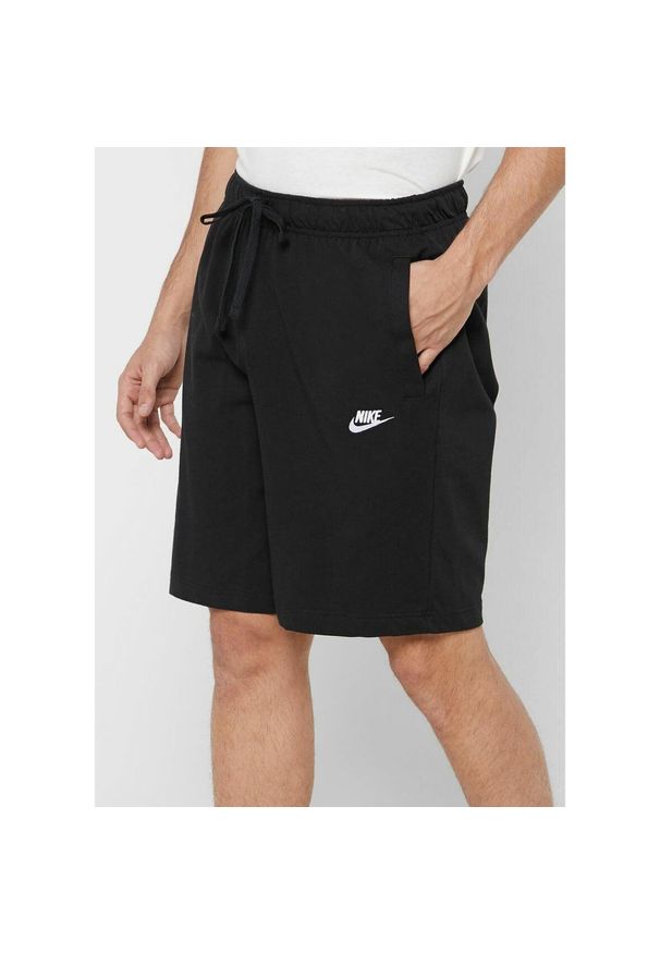 Spodnie sportowe męskie Nike Sportswear Club Fleece. Kolor: biały, wielokolorowy, czarny. Długość: krótkie