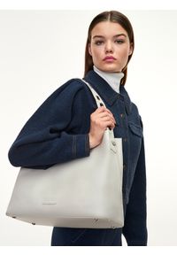 Kazar - Beżowa torebka damska. Kolor: beżowy. Materiał: skórzane. Styl: elegancki #2