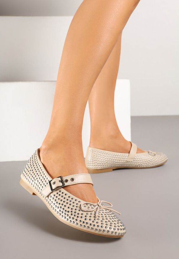 Renee - Beżowe Balerinki Mary Jane Ozdobione Kokardą i Cyrkoniami Lurisellia. Okazja: na co dzień. Zapięcie: sprzączka. Kolor: beżowy. Materiał: jeans. Wzór: aplikacja. Styl: casual, elegancki, wizytowy