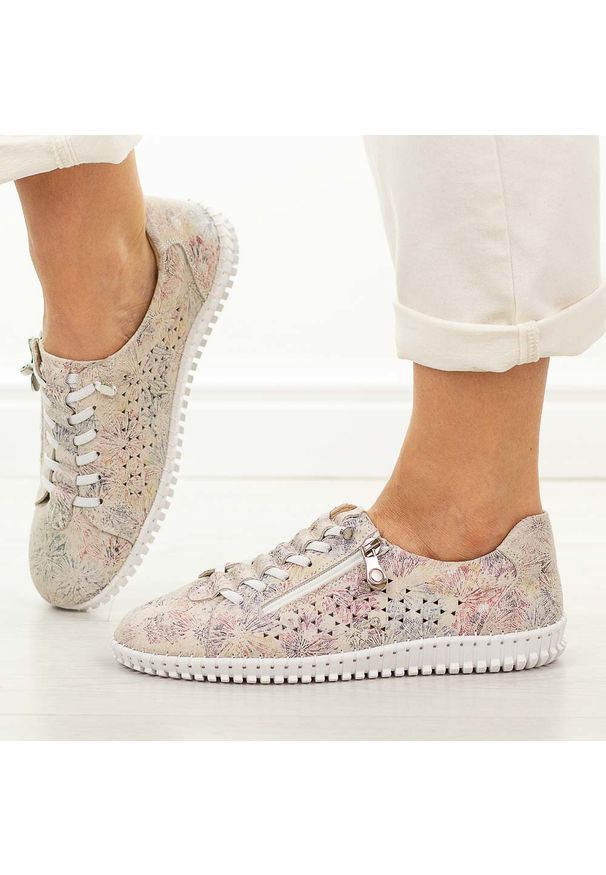 Wielokolorowe ażurowe skórzane półbuty damskie Cambell 07351. Okazja: na co dzień, na spacer. Nosek buta: okrągły. Kolor: wielokolorowy. Materiał: skóra. Szerokość cholewki: normalna. Wzór: ażurowy. Sezon: wiosna, lato, jesień. Styl: elegancki, casual, klasyczny, sportowy