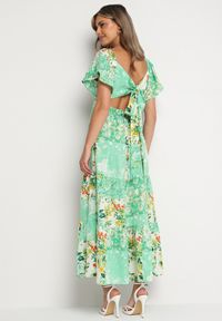 Born2be - Zielona Sukienka z Gumką w Pasie Ozdobiona Falbanką Guzikami i Wiązaniem na Plecach Dimiila. Okazja: na co dzień. Typ kołnierza: kołnierz z falbankami. Kolor: zielony. Długość rękawa: krótki rękaw. Wzór: aplikacja. Sezon: lato. Styl: casual #5