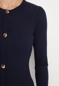 Born2be - Granatowa Taliowana Sukienka z Wiskozą z Guzikami i Rozkloszowanym Dołem Faratila. Okazja: na co dzień. Kolor: niebieski. Materiał: wiskoza. Styl: klasyczny, casual, elegancki #4