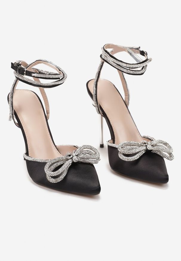 Born2be - Czarne Sandały na Szpilce Zdobione Cyrkoniami Silaeia. Okazja: na imprezę. Zapięcie: sprzączka. Kolor: czarny. Wzór: aplikacja. Obcas: na szpilce. Styl: elegancki, klasyczny. Wysokość obcasa: średni