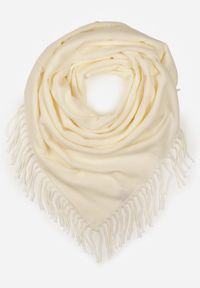 Born2be - Jasnobeżowy Gładki Szalik z Frędzlami Vetiela. Okazja: na co dzień. Kolor: beżowy. Materiał: jeans. Wzór: gładki. Sezon: zima, jesień. Styl: casual, elegancki #4