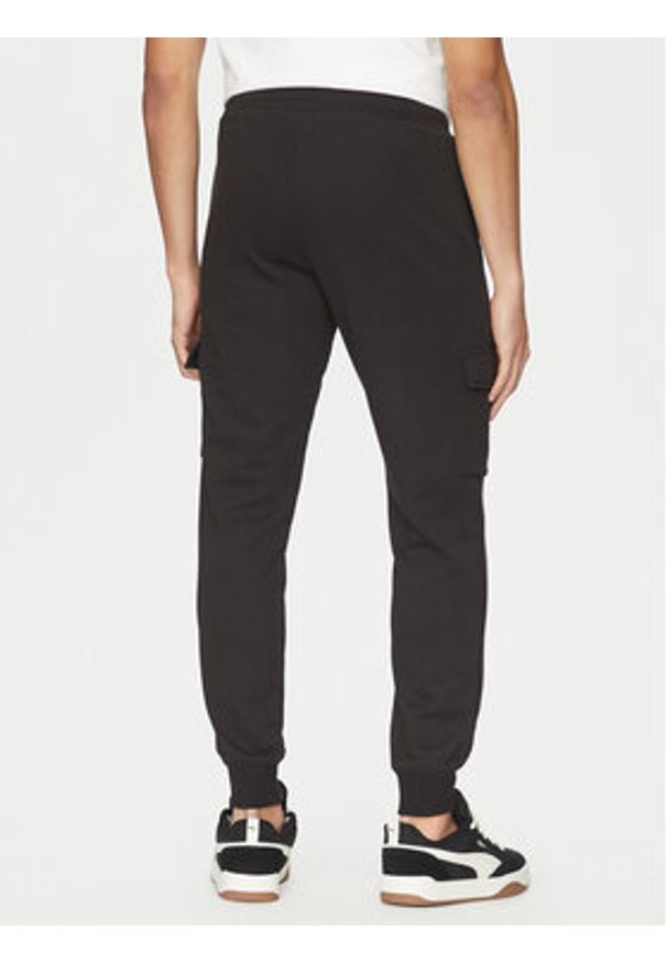 Puma Spodnie dresowe Ess No. 1 Logo Cargo 682661 Czarny Regular Fit. Kolor: czarny. Materiał: bawełna, syntetyk