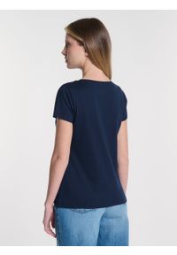 Big-Star - Koszulka damska z haftem na piersi granatowa Catterta 403. Kolor: niebieski. Materiał: jeans, bawełna. Wzór: haft. Styl: klasyczny, elegancki