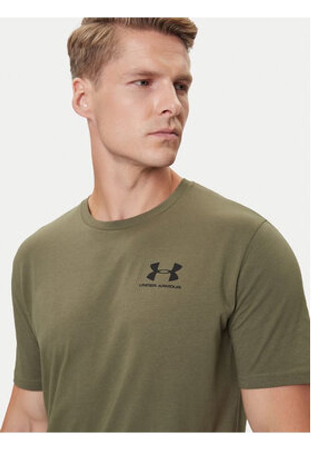 Under Armour T-Shirt UA SPORTSTYLE LC SS 1326799 Khaki Regular Fit. Kolor: brązowy. Materiał: bawełna