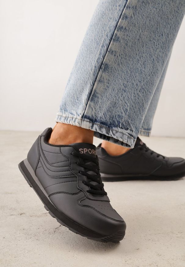 Born2be - Czarne Buty Sportowe Laodosa. Okazja: na co dzień. Wysokość cholewki: przed kostkę. Kolor: czarny. Materiał: materiał. Szerokość cholewki: normalna. Wzór: napisy, haft, aplikacja