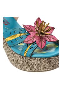 Sandały damskie Artiker, cholewka ze skóry naturalnej pasek wokół kostki z zapięciem na rzep, niebieskie, 58C1026. Zapięcie: rzepy. Kolor: niebieski. Materiał: skóra #5