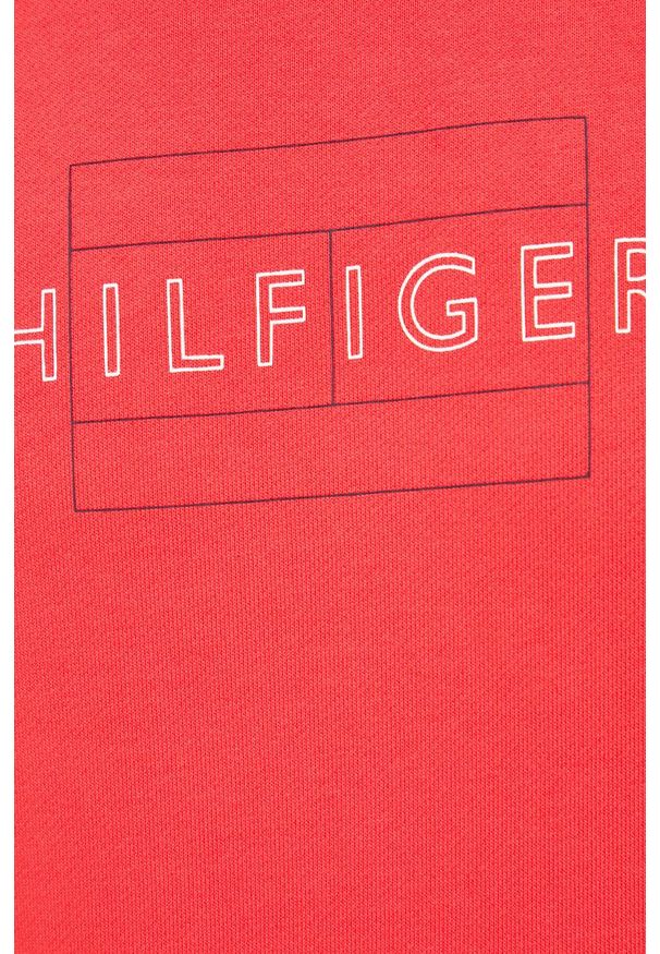 TOMMY HILFIGER - Tommy Hilfiger bluza bawełniana męska kolor czerwony z kapturem z nadrukiem. Typ kołnierza: kaptur. Kolor: czerwony. Materiał: bawełna. Wzór: nadruk